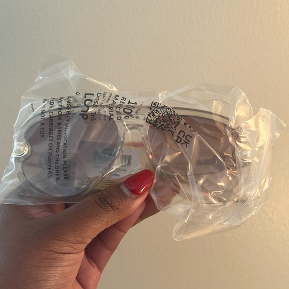 NWT Le Specs x Missoma Jupiter Link Fawn Pearl Aviator sunglasses - Picture 5 of 9